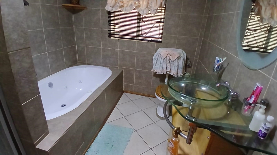 3 Bedroom Property for Sale in Uitsig Free State